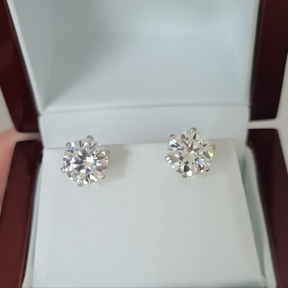 New 4ct Beautiful Moissanite Diamonds Stud Earrings